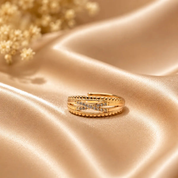 Elegant Criss-Cross Diamond Ring